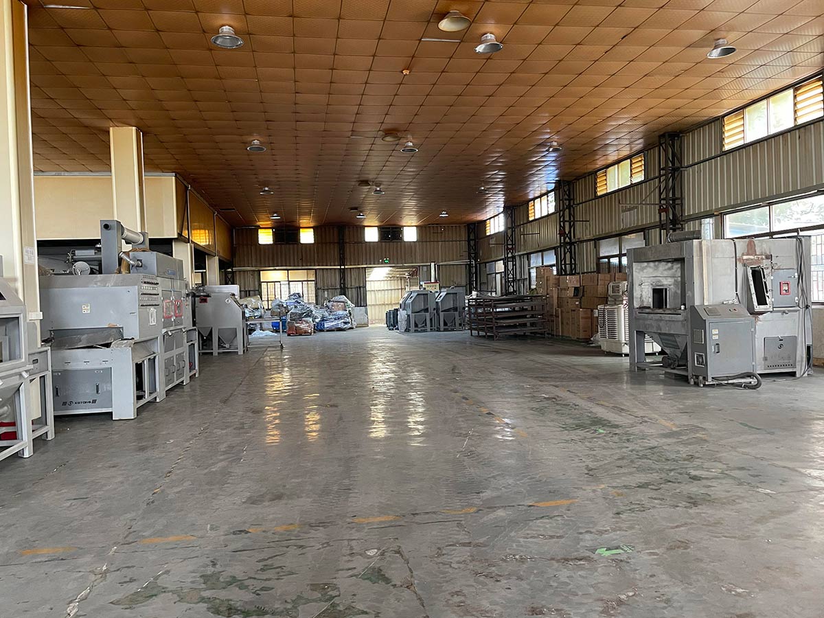 深圳百超噴砂機工廠生產車間實拍圖片