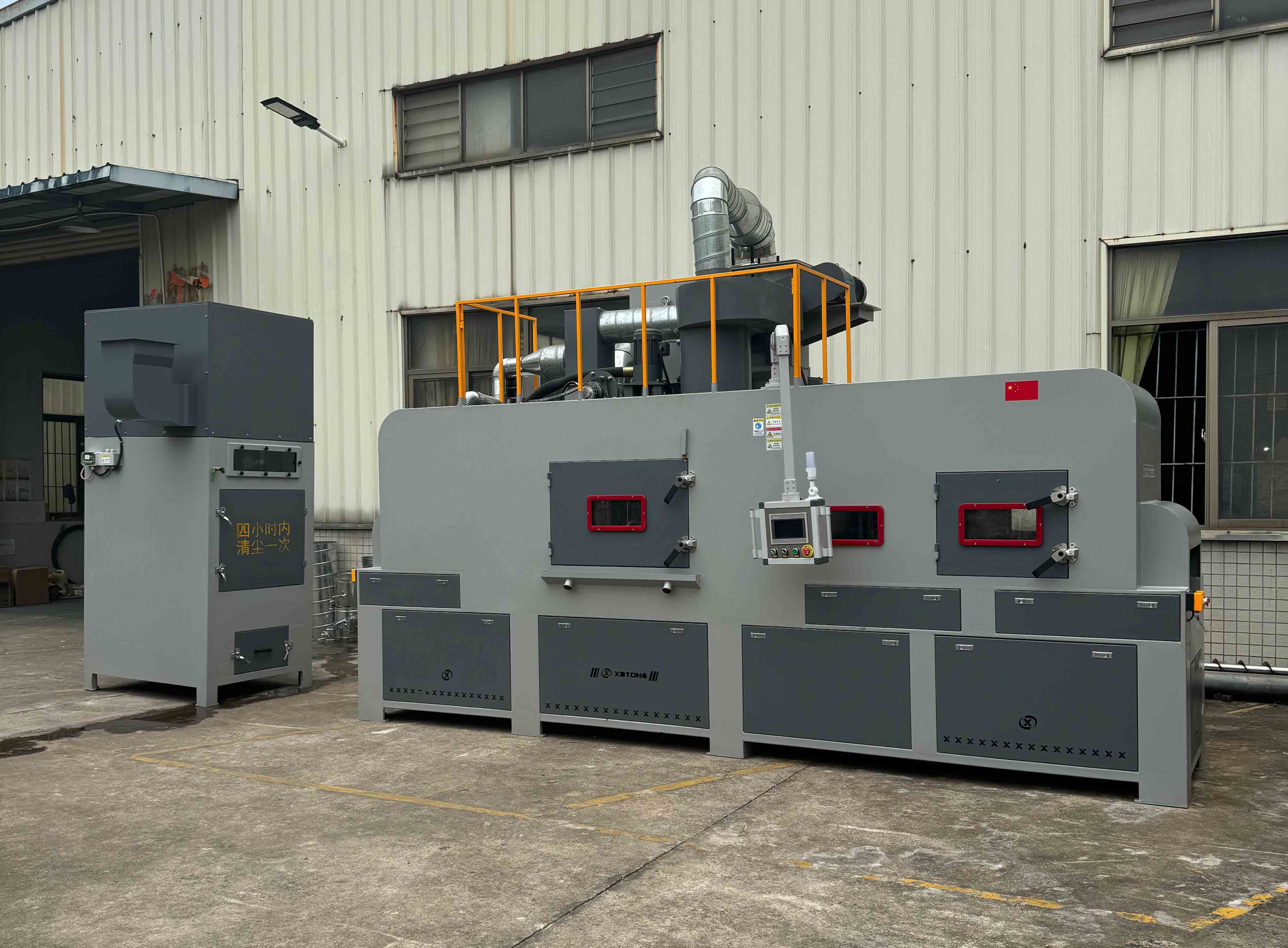 深圳鑫百通(XBTONG)噴砂機生產(chǎn)廠家制造的輸送式自動噴砂機實拍圖片 深圳鑫百通(XBTONG)噴砂機生產(chǎn)廠家制造的輸送式自動噴砂機實拍圖片