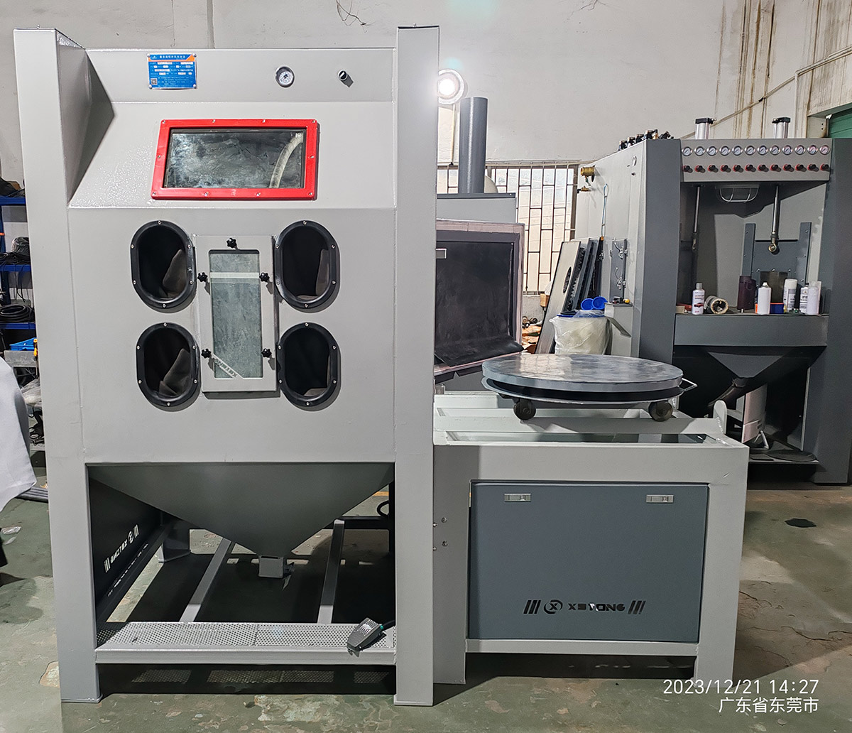 深圳百超噴砂機(jī)生產(chǎn)廠家制造的手動(dòng)噴砂機(jī)實(shí)拍圖片