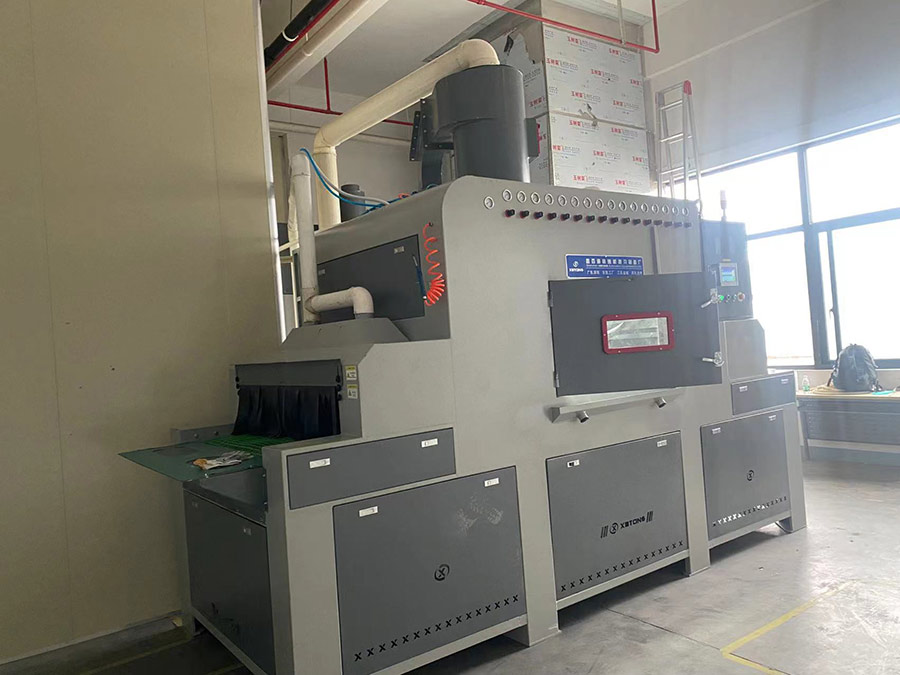 深圳百超機(jī)械輸送式自動噴砂機(jī)設(shè)備